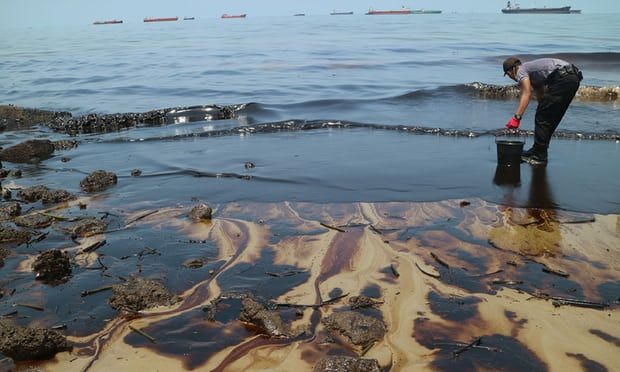 yang Bertanggung Jawab Atas Tumpahan Minyak di Laut?_ Tumpahan minyak di laut